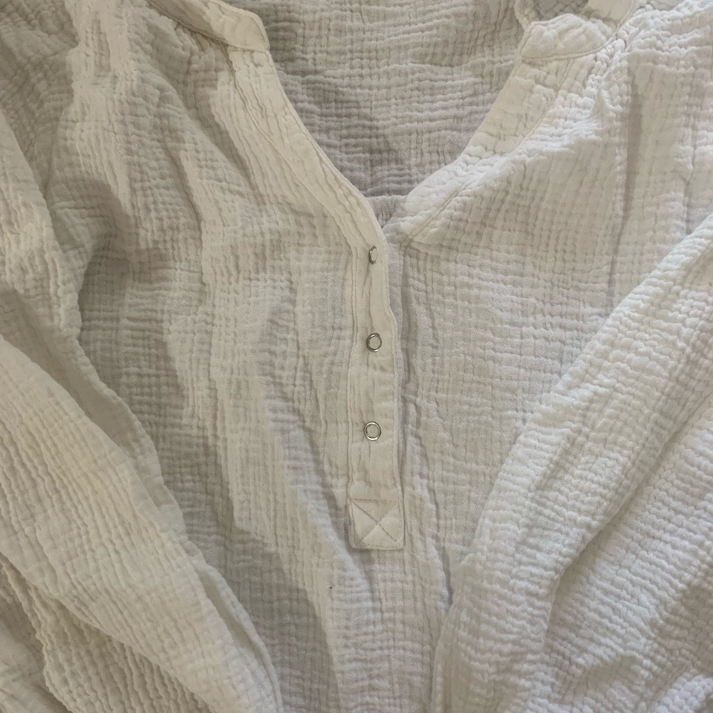 White blouse - Picture 2 of 2